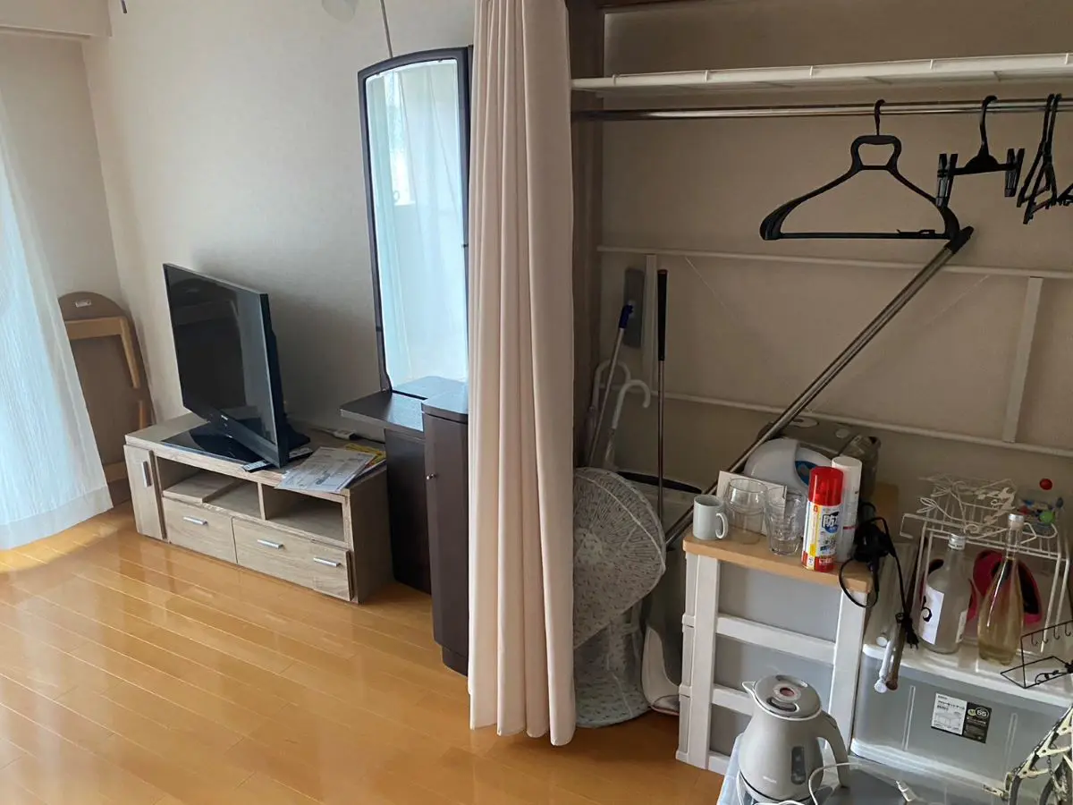 「テレビや家具などの家財を一括回収いたしました」作業写真