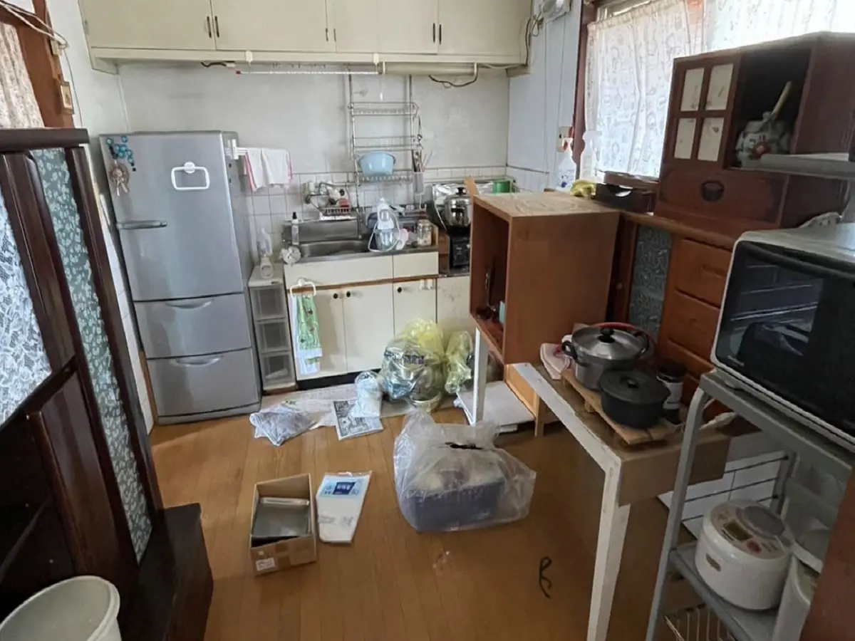 「外階段を使った作業で不用品回収を行いました」作業写真