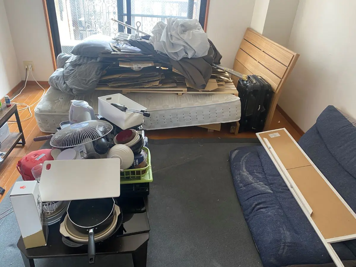 「期日までに急いで不用品を回収いたしました」作業写真