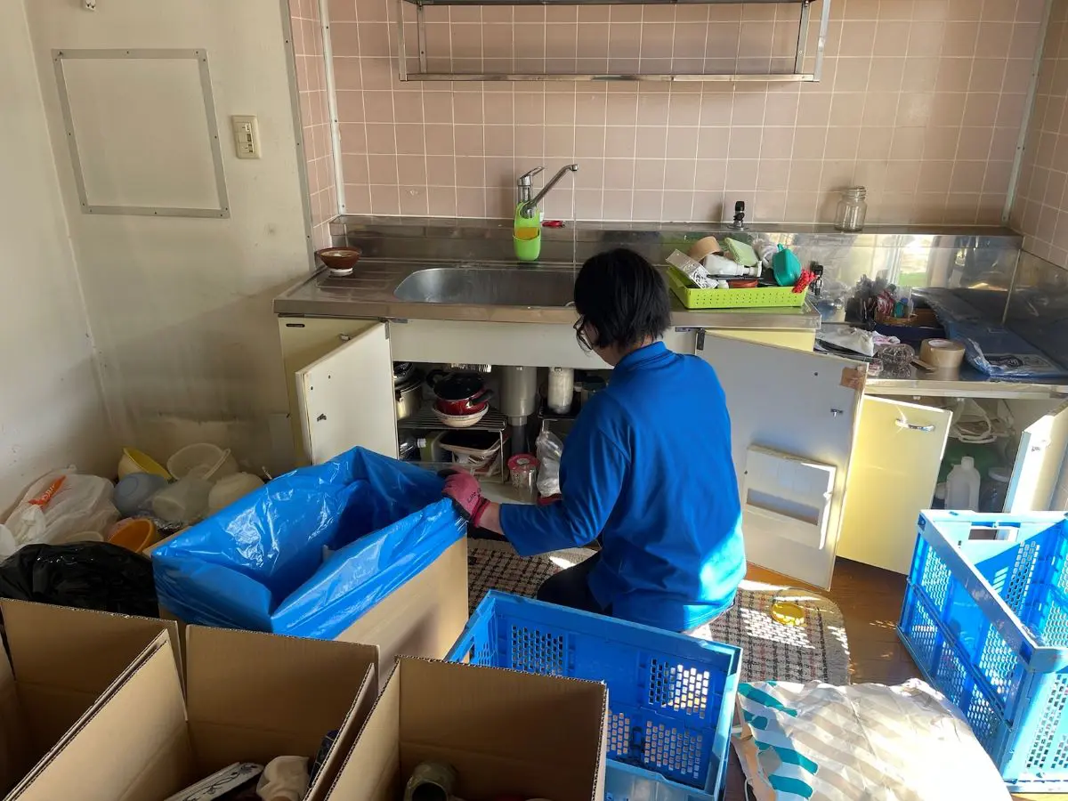 「ご自宅の家財をまとめて分別・回収いたしました」作業写真
