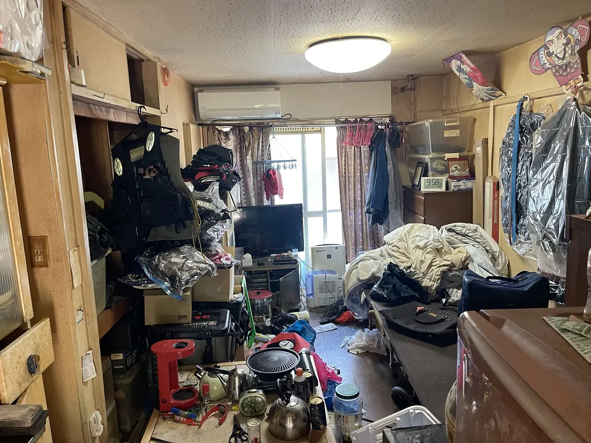 「遺品整理でのお部屋の片付けを行いました」作業写真