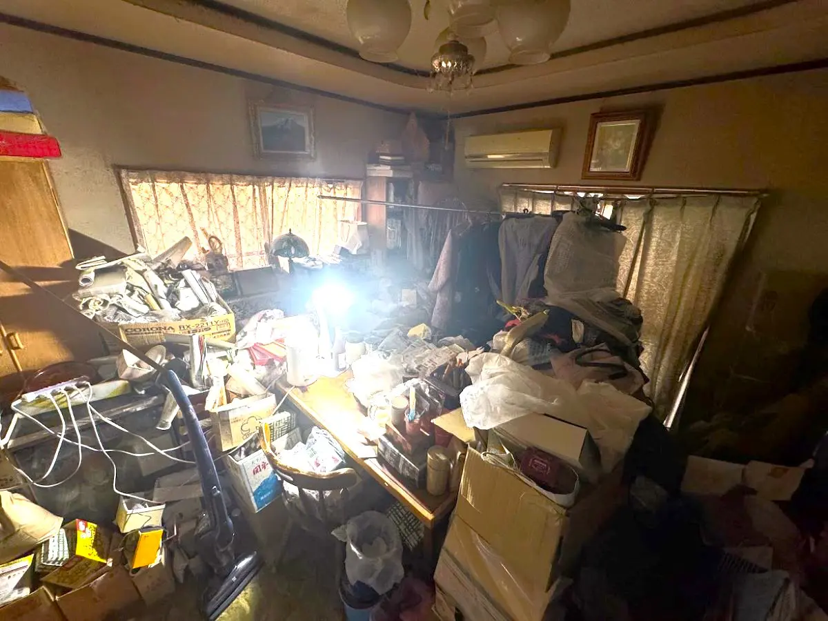 「量が多い不用品を丁寧に仕分け回収しました」作業写真