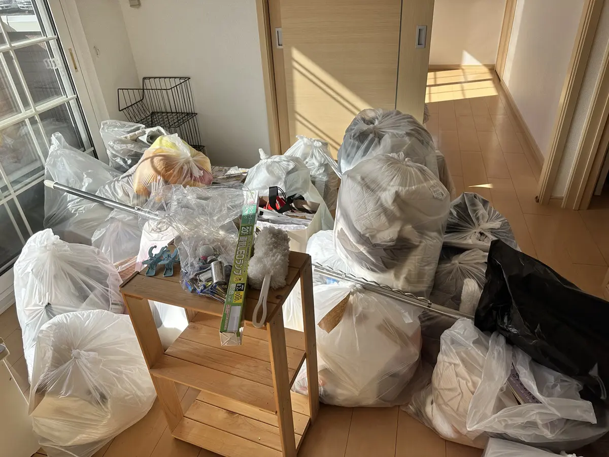 「2LDKのアパートから生活雑貨を回収いたしました」作業写真