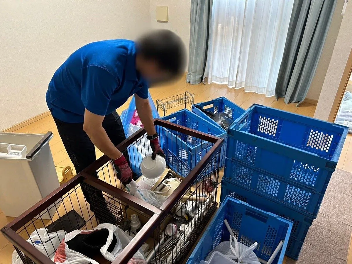 「2LDKのマンションから家具・家電などを回収させていただきました」作業写真