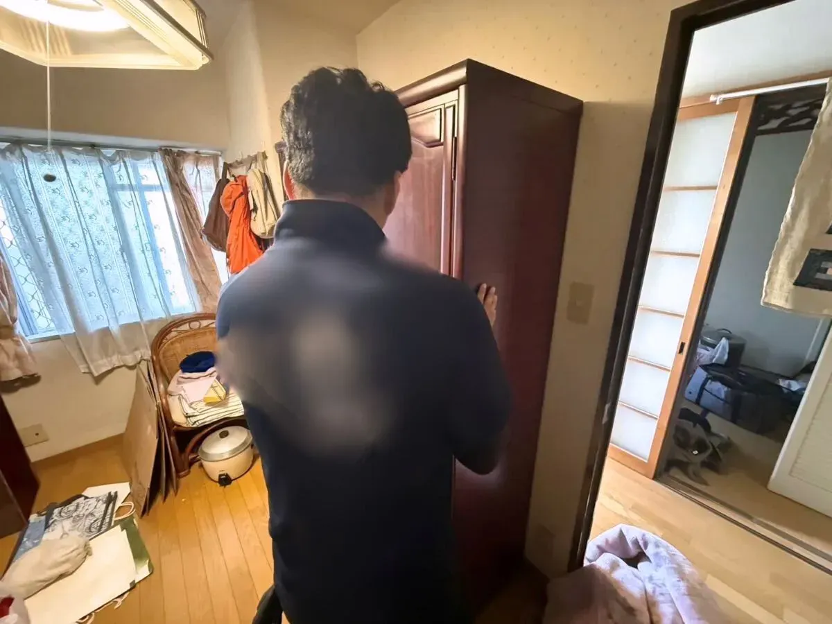「1LDKのマンションから不要になった学習机を回収させていただきました」作業写真