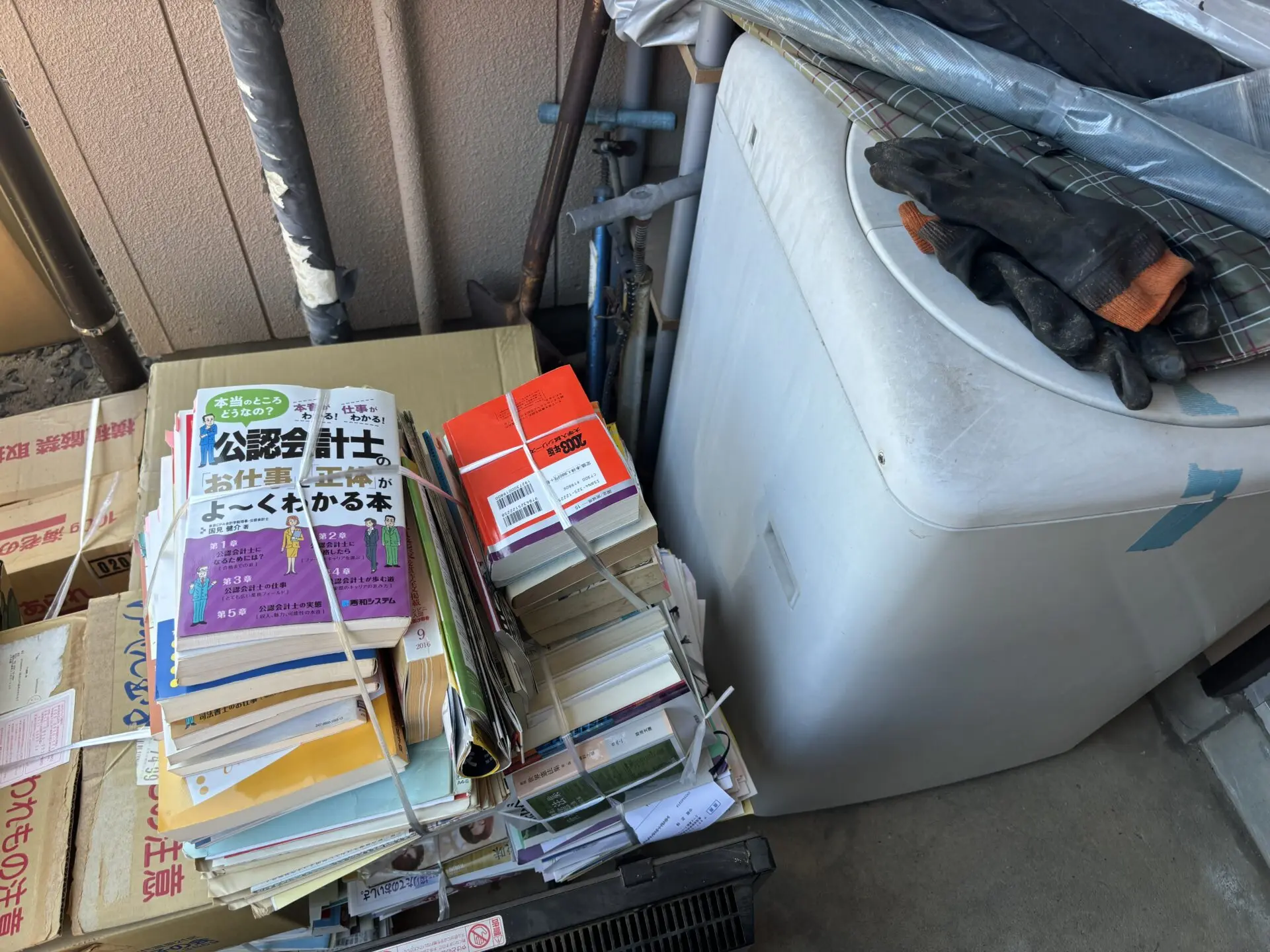 「3DKアパートから冷蔵庫や参考書などをお引き取りいたしました」作業写真