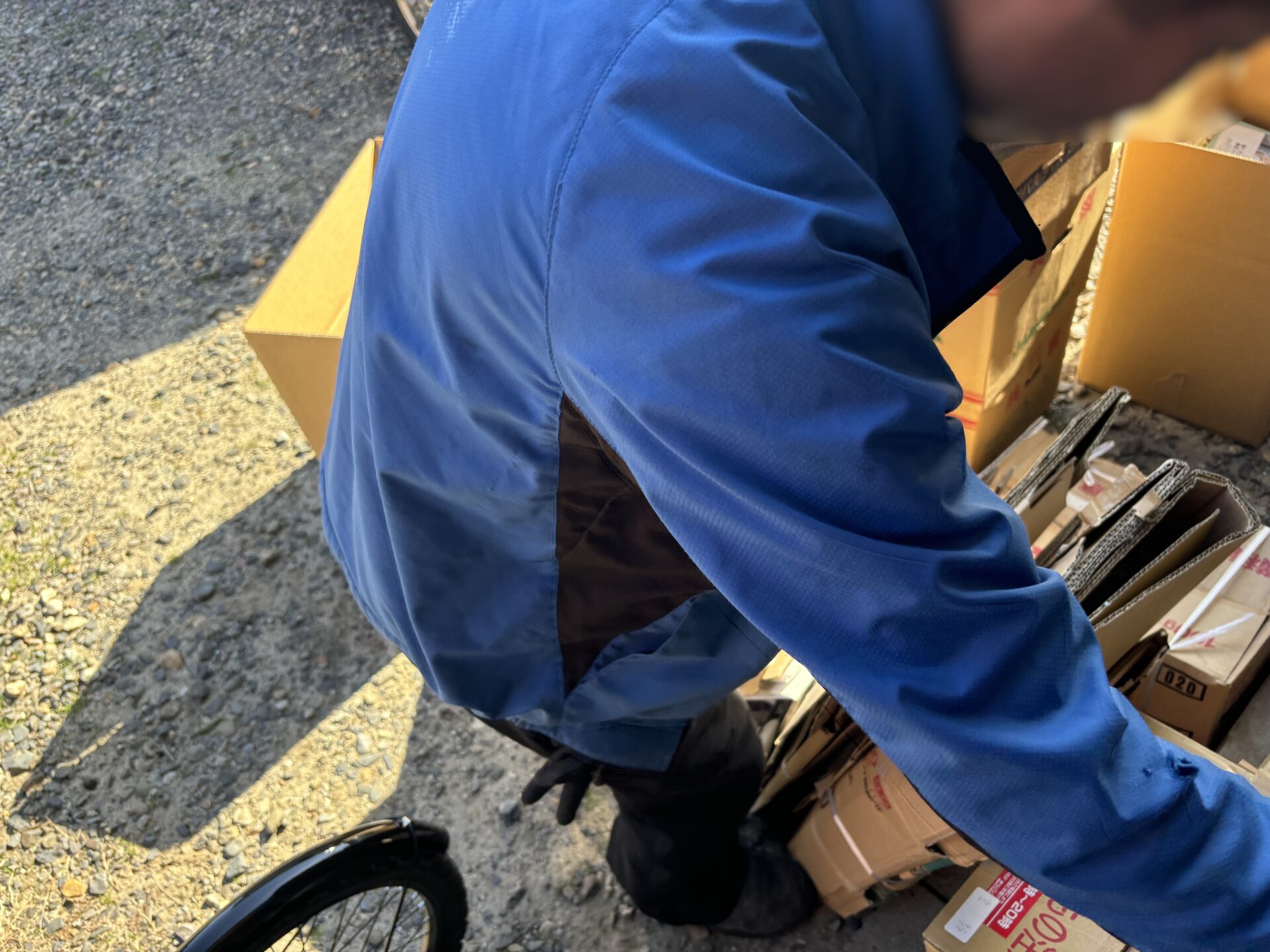 「3DKのアパートのお部屋から冷蔵庫や参考書などをお引き取りしました」作業写真